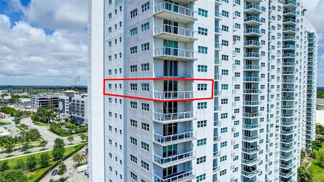 view of apartment building / complex