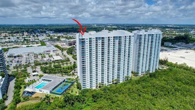 view of urban area featuring a pool area