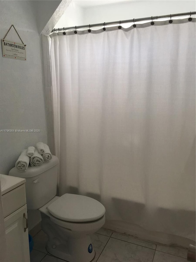 bathroom featuring toilet, vanity, and shower / tub combo