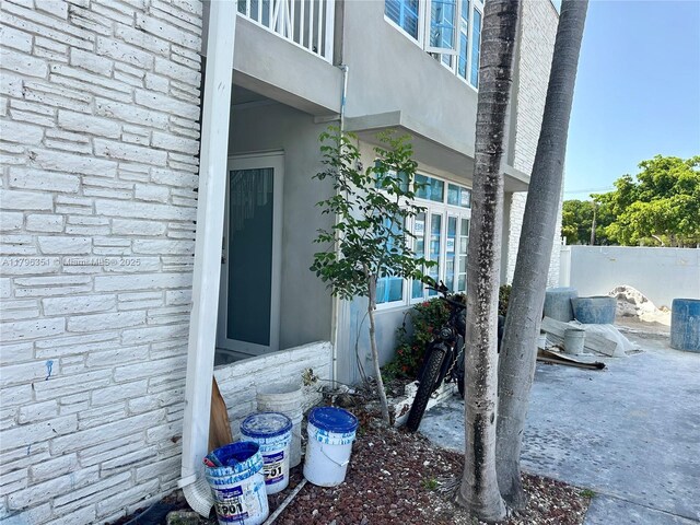 7435 Harding Ave Unit 101, Miami Beach, FL 33141 - view of side of property with stucco siding
