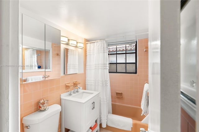 425 Cadagua Ave, Coral Gables, FL 33146 - bathroom featuring tile walls, shower / bath combo with shower curtain, toilet, and vanity