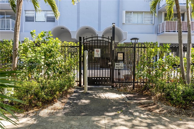 1470 NE 125th Ter Unit Ph9, North Miami, FL 33161 - view of gate