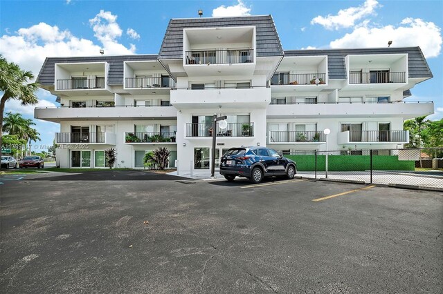 8000 SW 81st Dr Unit 103, Miami, FL 33143 - view of property with uncovered parking