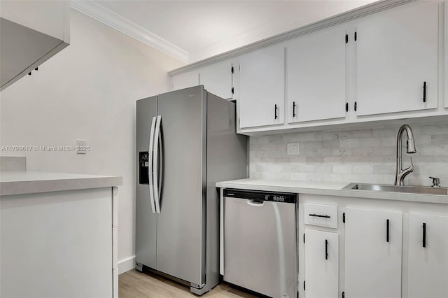8000 SW 81st Dr Unit 103, Miami, FL 33143 - kitchen with stainless steel appliances, a sink, crown molding, light countertops, and backsplash