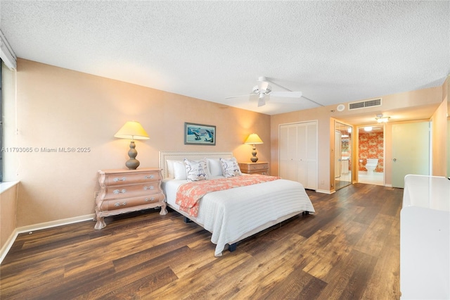 2450 Presidential Way Unit 1607, West Palm Beach, FL 33401 - bedroom with wood finished floors, a textured ceiling, baseboards, a ceiling fan, and ensuite bath