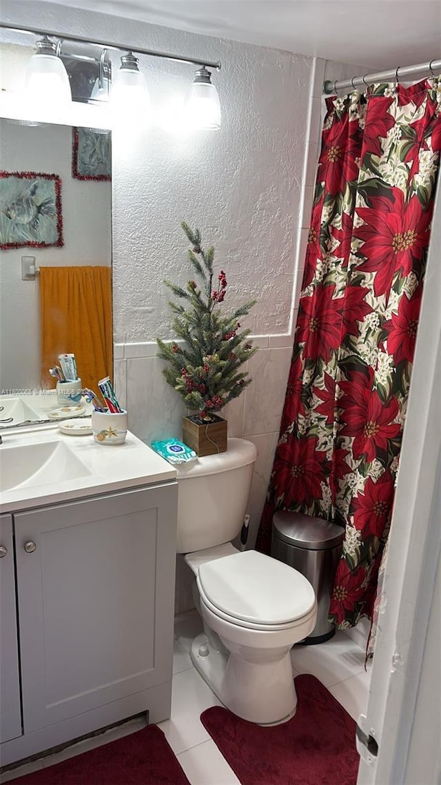 801 NW 47th Ave Unit 503W, Miami, FL 33126 - full bath featuring tile patterned flooring, vanity, tile walls, toilet, and a shower with curtain