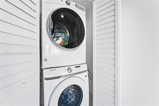 laundry room featuring stacked washing machine and dryer