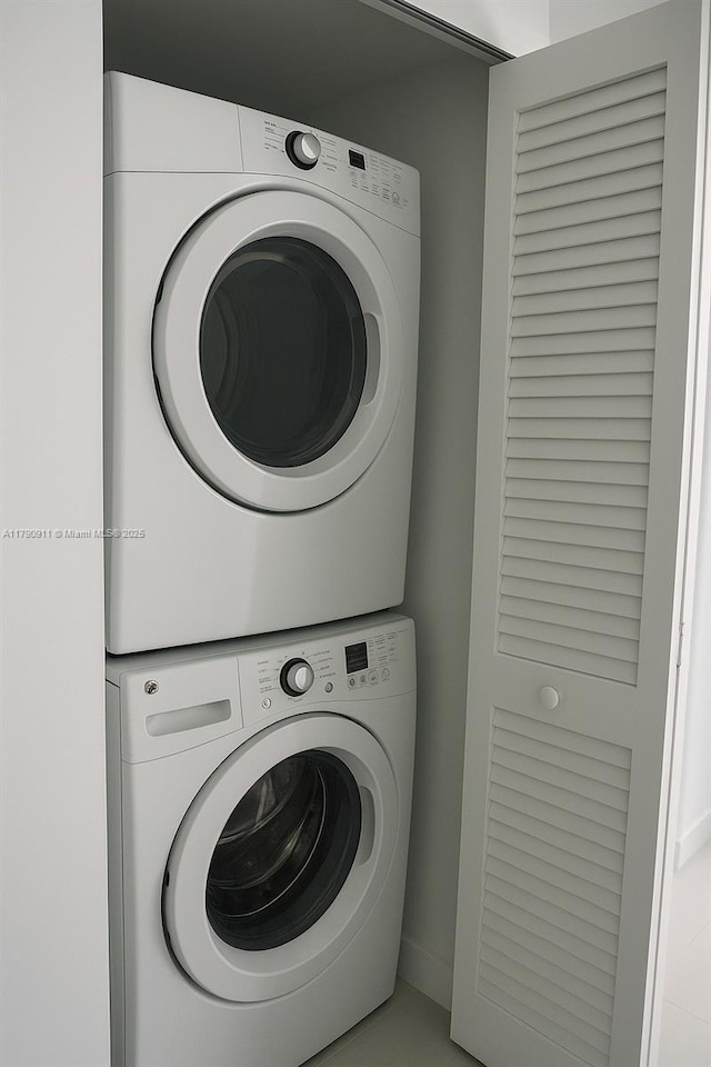 washroom featuring stacked washing machine and dryer