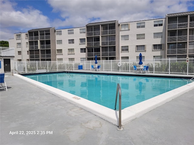 14140 SW 84th St Unit 301-H, Miami, FL 33183 - community pool with fence