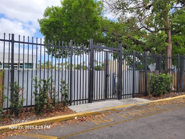 14140 SW 84th St Unit 301-H, Miami, FL 33183 - gate featuring fence