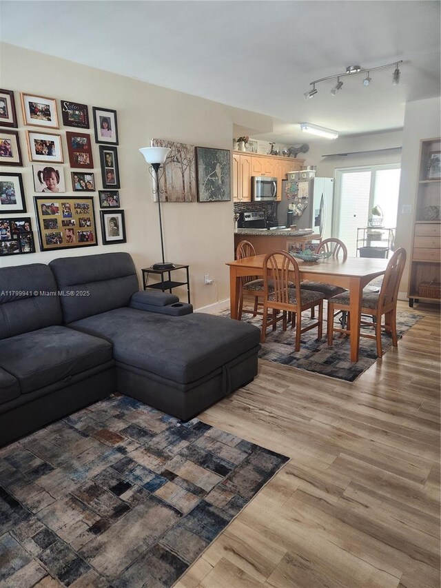 8041 Lake Dr Unit 102, Doral, FL 33166 - photo 3