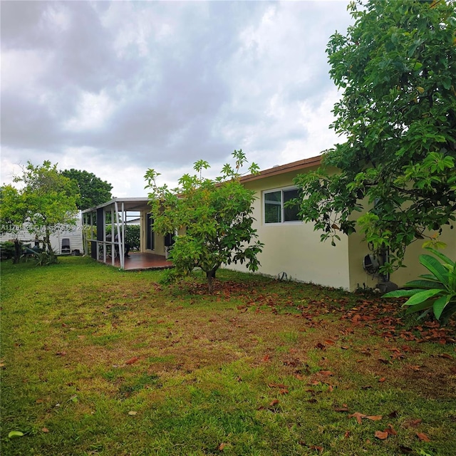 12900 SW 81st St, Kendall, FL 33183 - view of grassy yard featuring a patio area