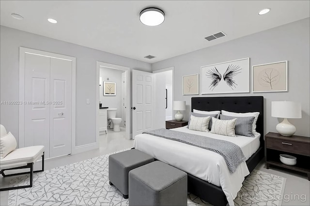 bedroom with connected bathroom, recessed lighting, and baseboards