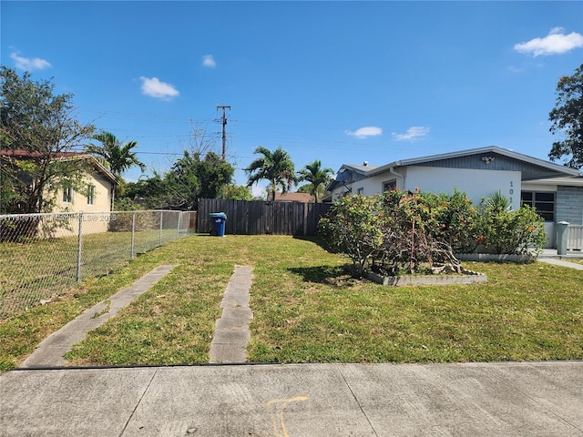 1011 NE 196th St, Miami, FL 33179 - view of yard