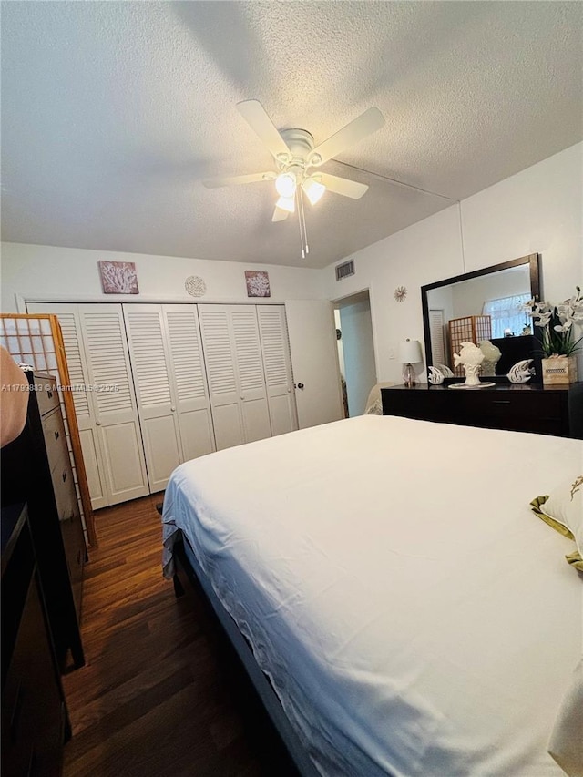 940 Hillcrest Ct Unit 112, Hollywood, FL 33021 - bedroom with wood finished floors, a textured ceiling, and a ceiling fan