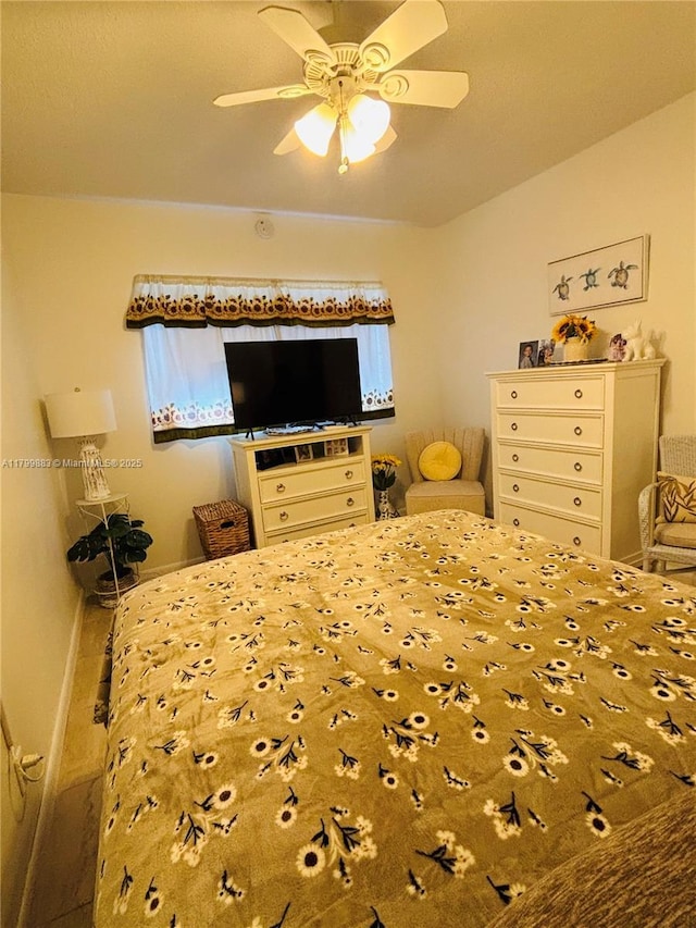 940 Hillcrest Ct Unit 112, Hollywood, FL 33021 - bedroom with ceiling fan and baseboards