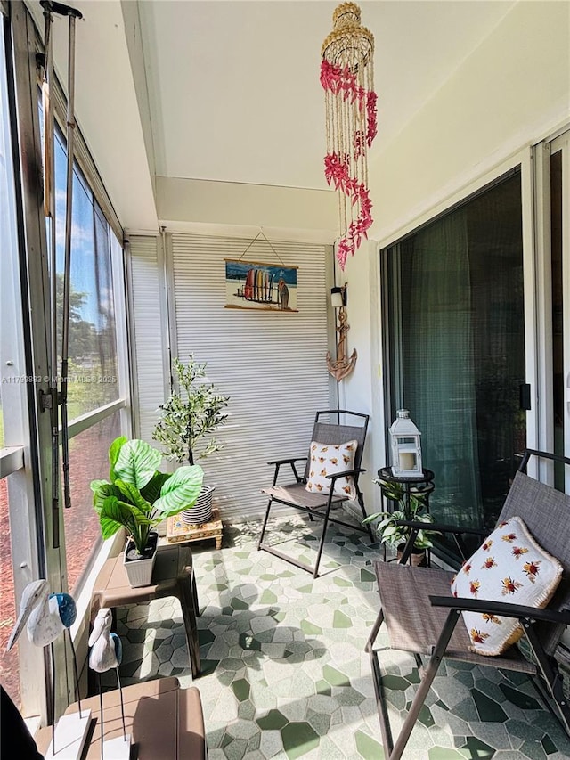 940 Hillcrest Ct Unit 112, Hollywood, FL 33021 - view of sunroom / solarium