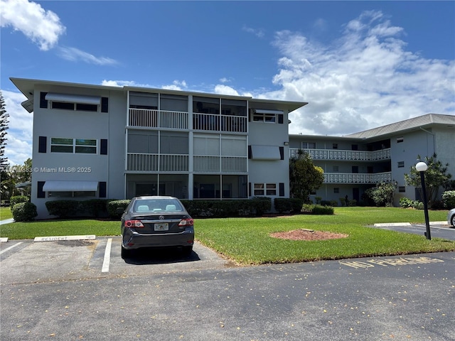 940 Hillcrest Ct Unit 112, Hollywood, FL 33021 - view of building exterior with uncovered parking