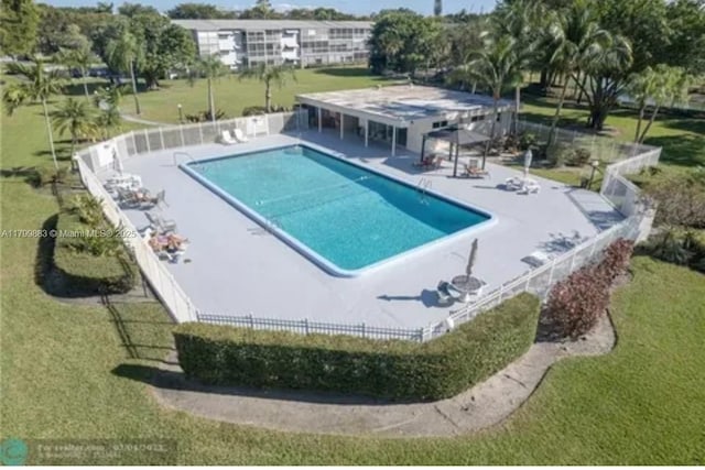 940 Hillcrest Ct Unit 112, Hollywood, FL 33021 - community pool with a patio