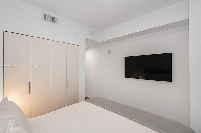 398 NE 5th St Unit 2415, Miami, FL 33132 - bedroom featuring a closet