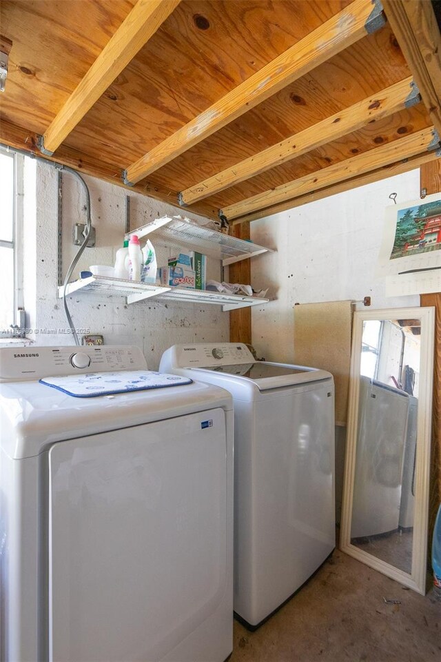 12000 NE 11th Ct, Biscayne Park, FL 33161 - laundry room with washing machine and clothes dryer