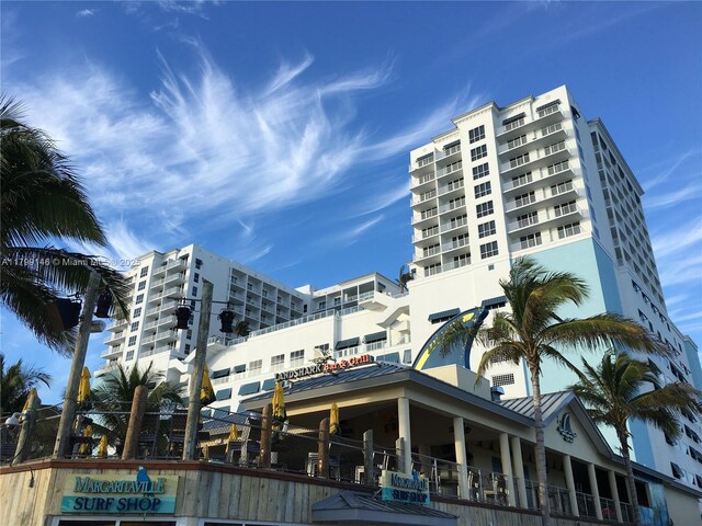 view of apartment building / complex