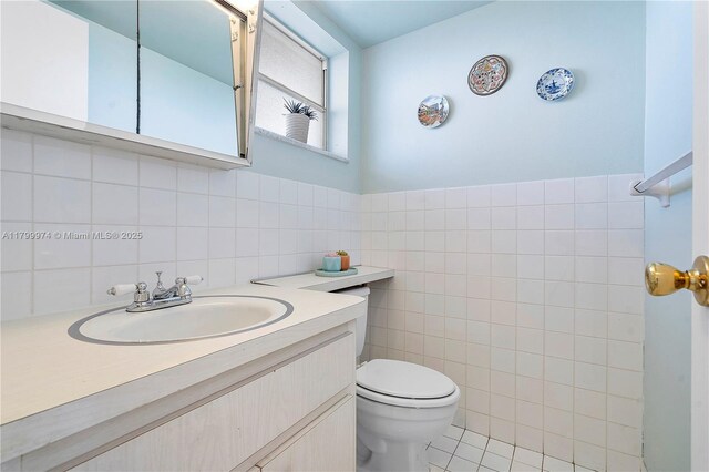 4800 Hillcrest Ln Unit 503, Hollywood, FL 33021 - bathroom featuring tile walls and vanity