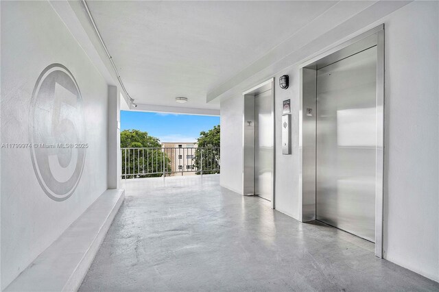 4800 Hillcrest Ln Unit 503, Hollywood, FL 33021 - corridor featuring elevator