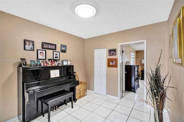 707 W 39th Pl, Hialeah, FL 33012 - living area featuring light tile patterned flooring and a textured ceiling
