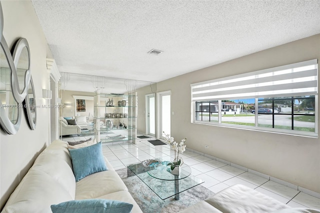 707 W 39th Pl, Hialeah, FL 33012 - tiled living area with a textured ceiling