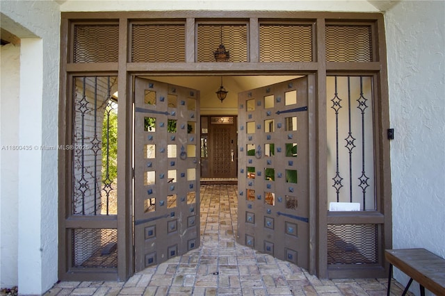 property entrance featuring stucco siding