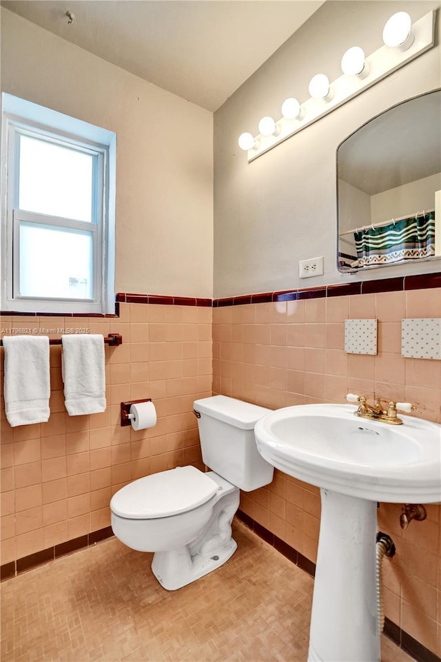 326 S 14th, Hollywood, FL 33020 - bathroom featuring tile walls, toilet, and wainscoting
