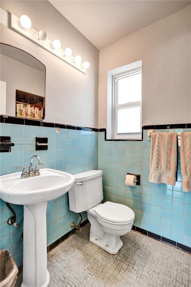 326 S 14th, Hollywood, FL 33020 - bathroom featuring toilet, tile walls, a wainscoted wall, and a sink