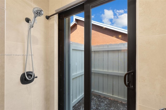 8400 NW 52nd St, Lauderhill, FL 33351 - detailed view of tiled shower