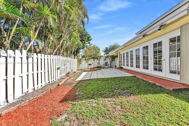 1060 SW 111th Way, Davie, FL 33324 - view of yard with a patio