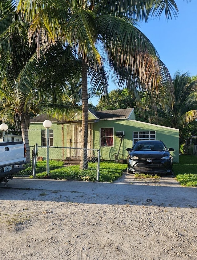 846 NW 114th St, Miami, FL 33168 - single story home with driveway and fence