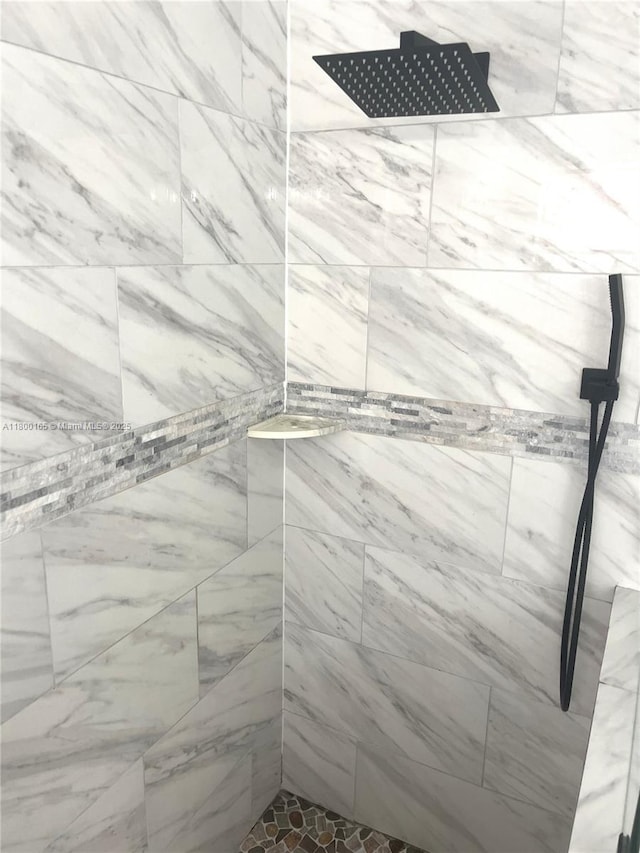 bathroom featuring tiled shower