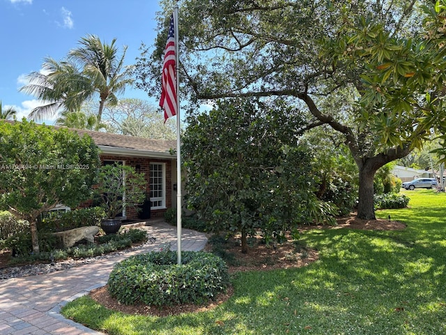 view of front of home with a front lawn and brick siding