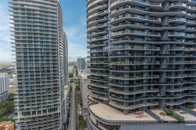 view of apartment building / complex featuring a city view