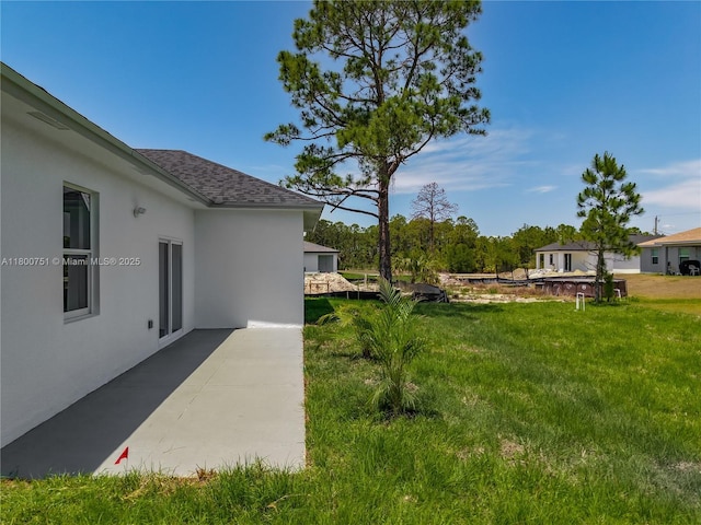 view of grassy yard featuring a patio