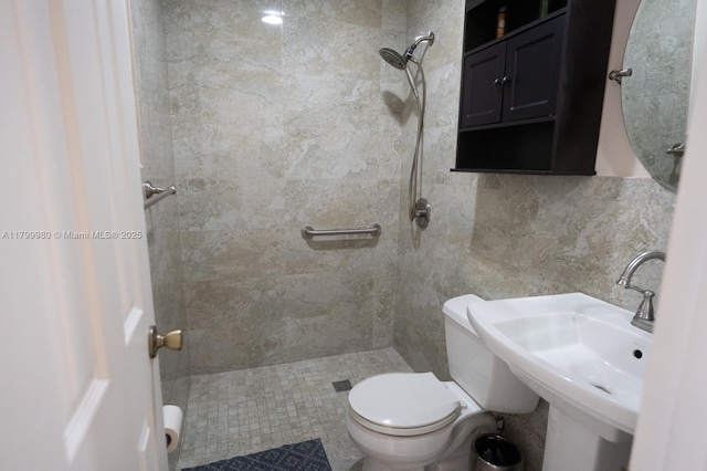 12840 SW 146th Ln, Miami, FL 33186 - bathroom featuring tiled shower, toilet, a sink, and tile walls