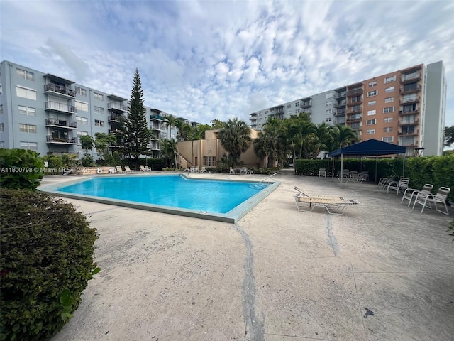 1470 NE 125th Ter Unit 810, North Miami, FL 33161 - community pool with a patio area
