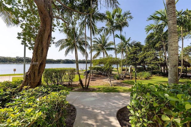 2681 N Flamingo Rd Unit Th4S, Sunrise, FL 33323 - surrounding community with a water view