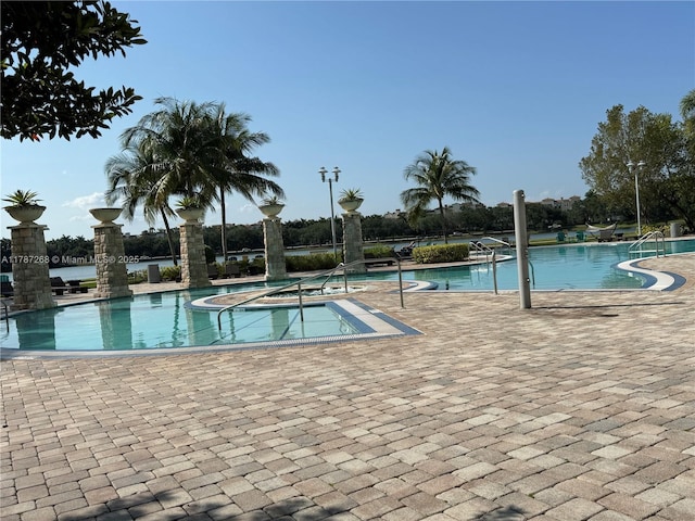 2681 N Flamingo Rd Unit Th4S, Sunrise, FL 33323 - community pool with a hot tub and a patio area