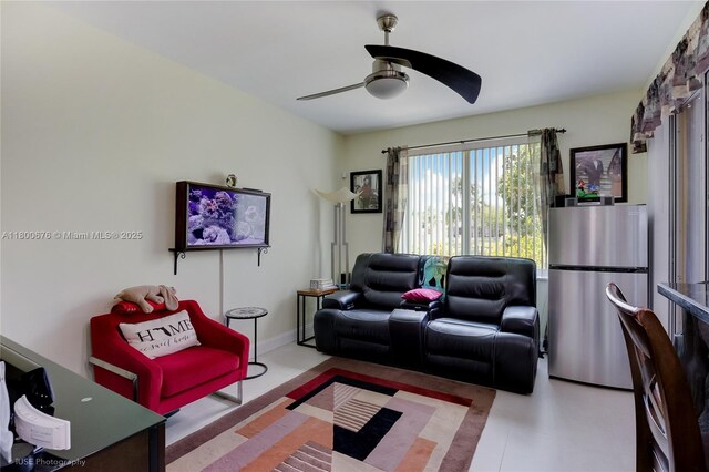 621 NW 157th Ave, Pembroke Pines, FL 33028 - living area featuring a ceiling fan
