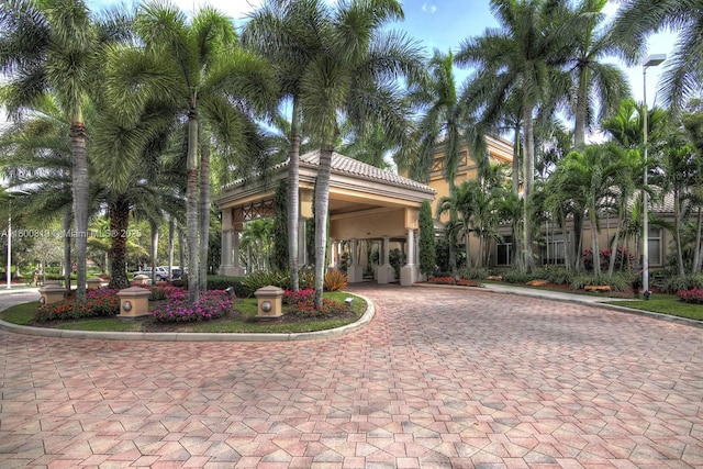 13781 NW 16th St, Pembroke Pines, FL 33028 - view of home's community featuring curved driveway