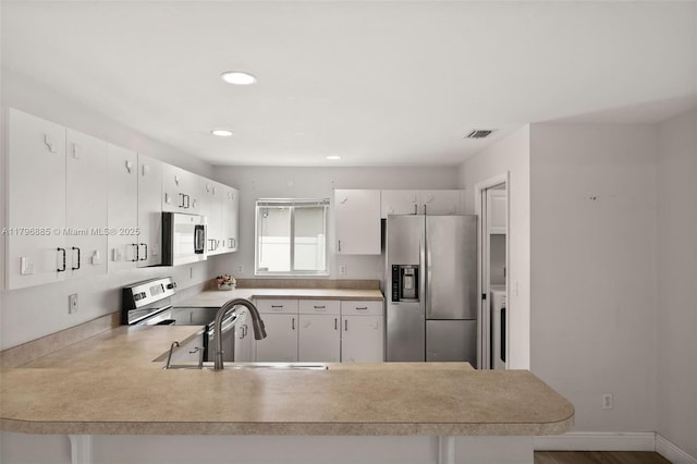4344 Agualinda Blvd, Cape Coral, FL 33914 - kitchen featuring stainless steel appliances, a sink, a peninsula, light countertops, and recessed lighting
