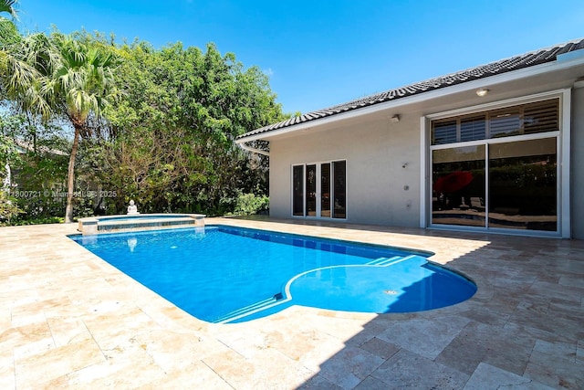 218 Egret Ct, Weston, FL 33327 - view of swimming pool featuring a patio and a pool with connected hot tub