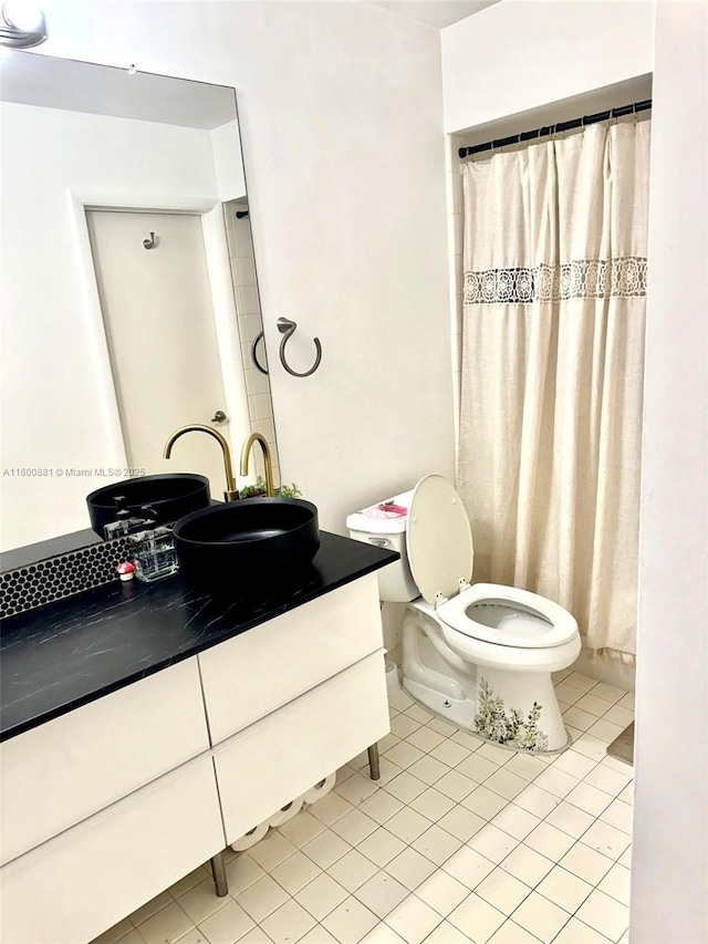 3000 NE 16th Ave Unit 209, Oakland Park, FL 33334 - full bathroom featuring tile patterned floors, toilet, vanity, and a shower with shower curtain