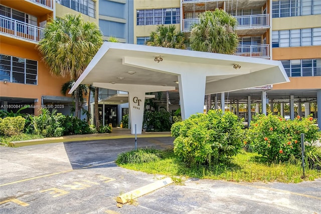 view of apartment building / complex with uncovered parking